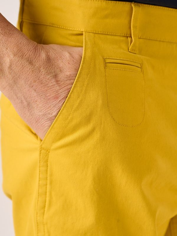 Lifestyle Chino Shorts In Golden Yellow - Sandey