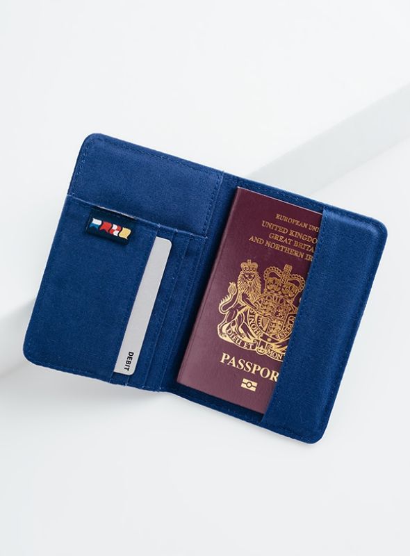 X916 X-Series Passport Holder